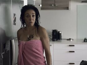 Эбби Ли голая, Симона Кэссел голая – Вне закона (2017) #12