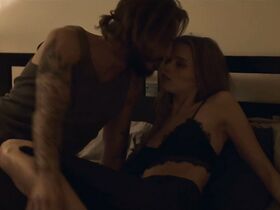 Эбби Ли голая, Симона Кэссел голая – Вне закона (2017) #2