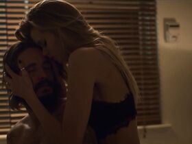 Эбби Ли голая, Симона Кэссел голая – Вне закона (2017) #3