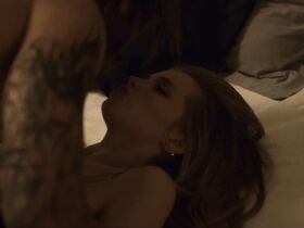 Эбби Ли голая, Симона Кэссел голая – Вне закона (2017) #4