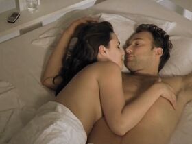 Жюли Форнье голая, Зоя Микулечки голая – Чистый белый цвет (2005) #16