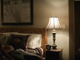 Эшли В. Янец голая, Николь М. Гомез секси – Наркокурьер (2018)