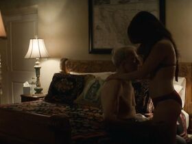 Эшли В. Янец голая, Николь М. Гомез секси – Наркокурьер (2018) #4