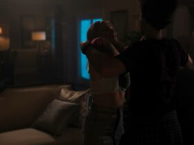 Лили Рейнхарт секси, Камила Мендес секси – Ривердэйл s04e02 (2019) #2