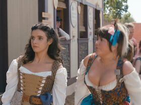 Шона Кофоуд секси, Мэри Холлис Инбоден секси – Американская принцесса s01e03 (2019) #9