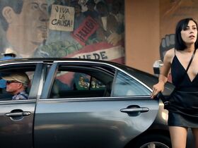 Мелисса Баррера секси, Мишель Прада секси – Жизнь s02e09 (2019) #4