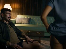 Мелисса Баррера секси, Мишель Прада секси – Жизнь s02e09 (2019) #5