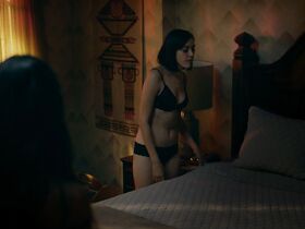 Мелисса Баррера секси, Мишель Прада секси – Жизнь s02e09 (2019) #6