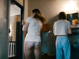 Кристиана Пауль секси, Свенья Юнг секси – Время секретов s01e02-03 (2019) #3