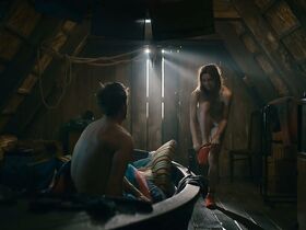 Кристиана Пауль секси, Свенья Юнг секси – Время секретов s01e02-03 (2019) #4