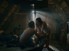 Кристиана Пауль секси, Свенья Юнг секси – Время секретов s01e02-03 (2019) #5