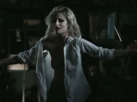 Николь Старк голая, Коуди Рени Камерон голая – Проклятие зомби (2016) #5