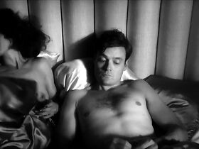 Эмели Гарберс голая, Рут Вега Фернандес голая, Майя Эмбринк голая – Джентльмены и гангстеры s01e01 (2016) #7