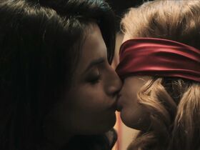 Зои Де Гранд Мезон секси, Джордана Лажуа секси – Morning After (2017) #2