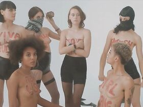 Мерседес Мюллер голая, Ханна Хильсдорф секси, Юлия Дитце секси – Улыбка (2018)