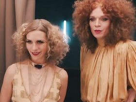 Мерседес Мюллер голая, Ханна Хильсдорф секси, Юлия Дитце секси – Улыбка (2018) #4