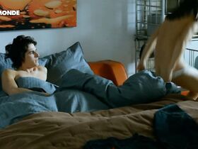 Флоре Бонавентура голая, Мари Кулонжу голая – Источник s01e02-03 (2013) #10