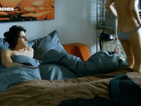 Флоре Бонавентура голая, Мари Кулонжу голая – Источник s01e02-03 (2013) #11