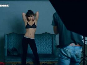 Флоре Бонавентура голая, Мари Кулонжу голая – Источник s01e02-03 (2013) #4