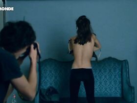 Флоре Бонавентура голая, Мари Кулонжу голая – Источник s01e02-03 (2013) #6