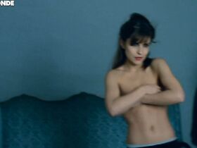 Флоре Бонавентура голая, Мари Кулонжу голая – Источник s01e02-03 (2013) #7