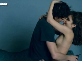 Флоре Бонавентура голая, Мари Кулонжу голая – Источник s01e02-03 (2013) #8