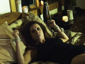 Керри Тейлор голая, Тони Эмбер Янг голая – Семья (2011) #15