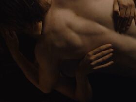 Лиза Викари голая – Темнота s03e02-04 (2020) #2