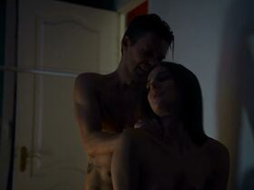 Изабель Эйдлен голая – Водоворот s01e04 (2020) #2