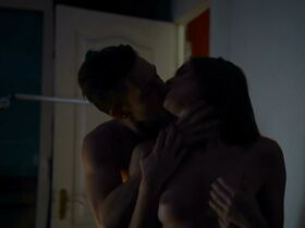 Изабель Эйдлен голая – Водоворот s01e04 (2020) #3