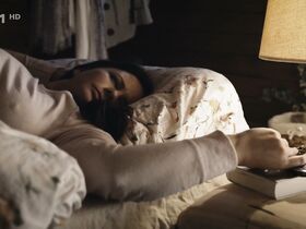 Йитка Чванчарова секси – Доктор Мартин s01e06-07 (2015) #2