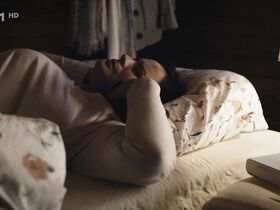 Йитка Чванчарова секси – Доктор Мартин s01e06-07 (2015) #3