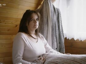 Йитка Чванчарова секси – Доктор Мартин s01e06-07 (2015) #9