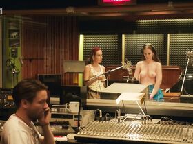 Анита Эспандрова голая, Люция Липенска голая, Микаэла Имрамовска голая, Береника Когоутова голая – Dabing Street s01e03 (2018) #10