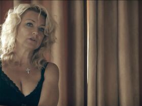 Анна Иржина Даньгелова голая, Ева Веймелкова секси – Kluci z hor (2018) #6