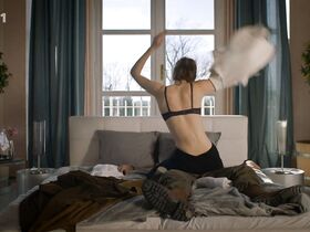 Мария Поулова секси – Ветеран (2020) #14