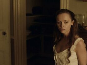 Кристина Риччи секси – Лиззи Борден взяла топор (2014) #3