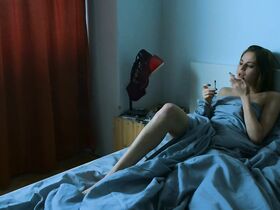 Изабель Эйдлен голая – Водоворот s01e05 (2020) #11