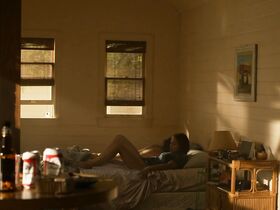 Райли Воулкел секси, Моника Реймунд секси – Кайфтаун s01e08 (2020) #3