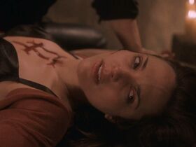 Эшли Лоуренс секси, Энджел Борис голая – Чернокнижник 3: Последняя битва (1999) #16