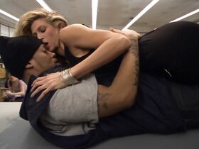 Рада Нилья голая, Эмбер Смит секси, Эссенс Эткинс секси – Торчки (2001) #5