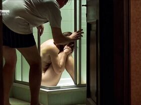 Теодора Ремундова голая – Семейная поездка (2002) #10