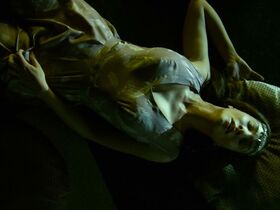 Даниэла Амавия секси, Джессика Брукс секси – Дети Дюны (2003) #10