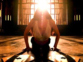 Даниэла Амавия секси, Джессика Брукс секси – Дети Дюны (2003) #2