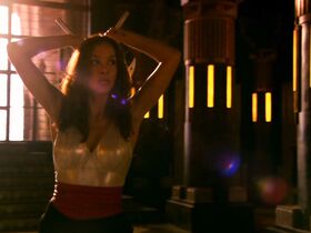 Даниэла Амавия секси, Джессика Брукс секси – Дети Дюны (2003) #4