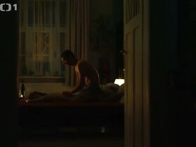Анна Гейслерова секси – Nevinné lži s01e01 (2013) #5