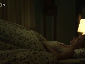Анна Гейслерова секси – Nevinné lži s01e01 (2013) #8