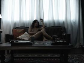 Джоана Гатис голая, Клебия Соуза голая – Room for Rent (2016) #4