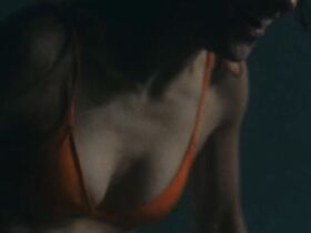 Шейла Ванд секси – Кто не спрятался (2020)