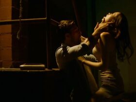 Элиз Левек голая, Ливен Рамбин секси – Опасный здоровяк (2020) #4